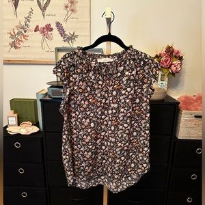 LOFT brand pattern sleeveless blouse. Size M. Perfect Condition.